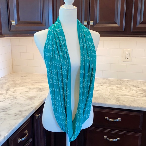 Infinity scarf/ white vines on teal - Picture 2 of 5